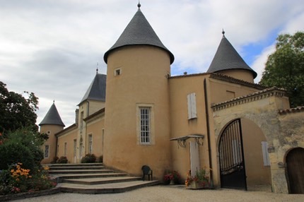 chateau-lescombes-33 e med med